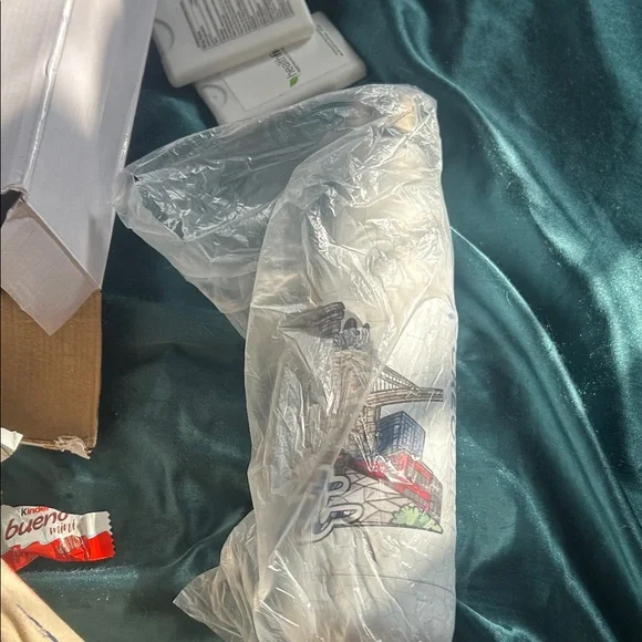 New York Themed Insulated Water Bottle. Prefect for the holidays.The best of NYC - Picture 12 of 16